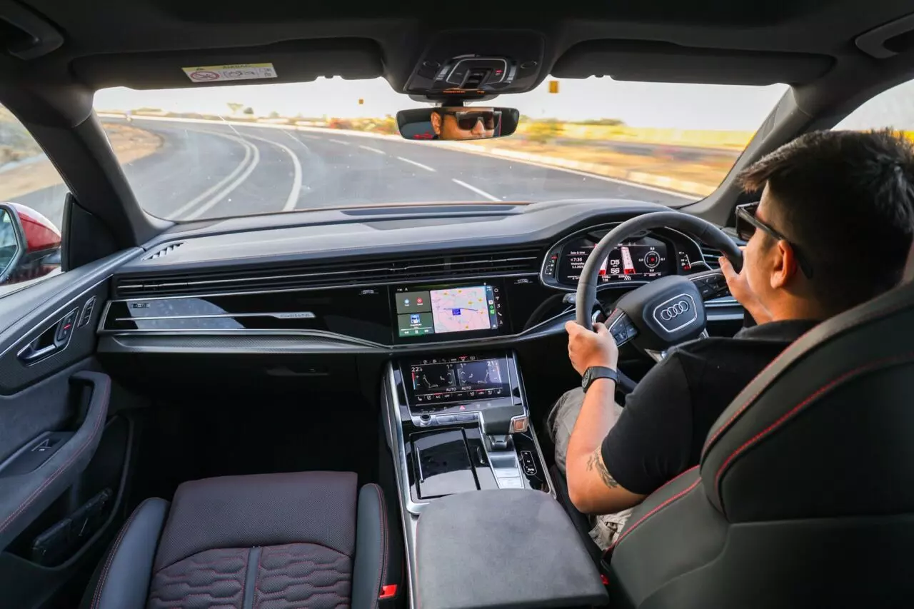 The interior layout of the RSQ8 is similar to that of the standard Audi Q8