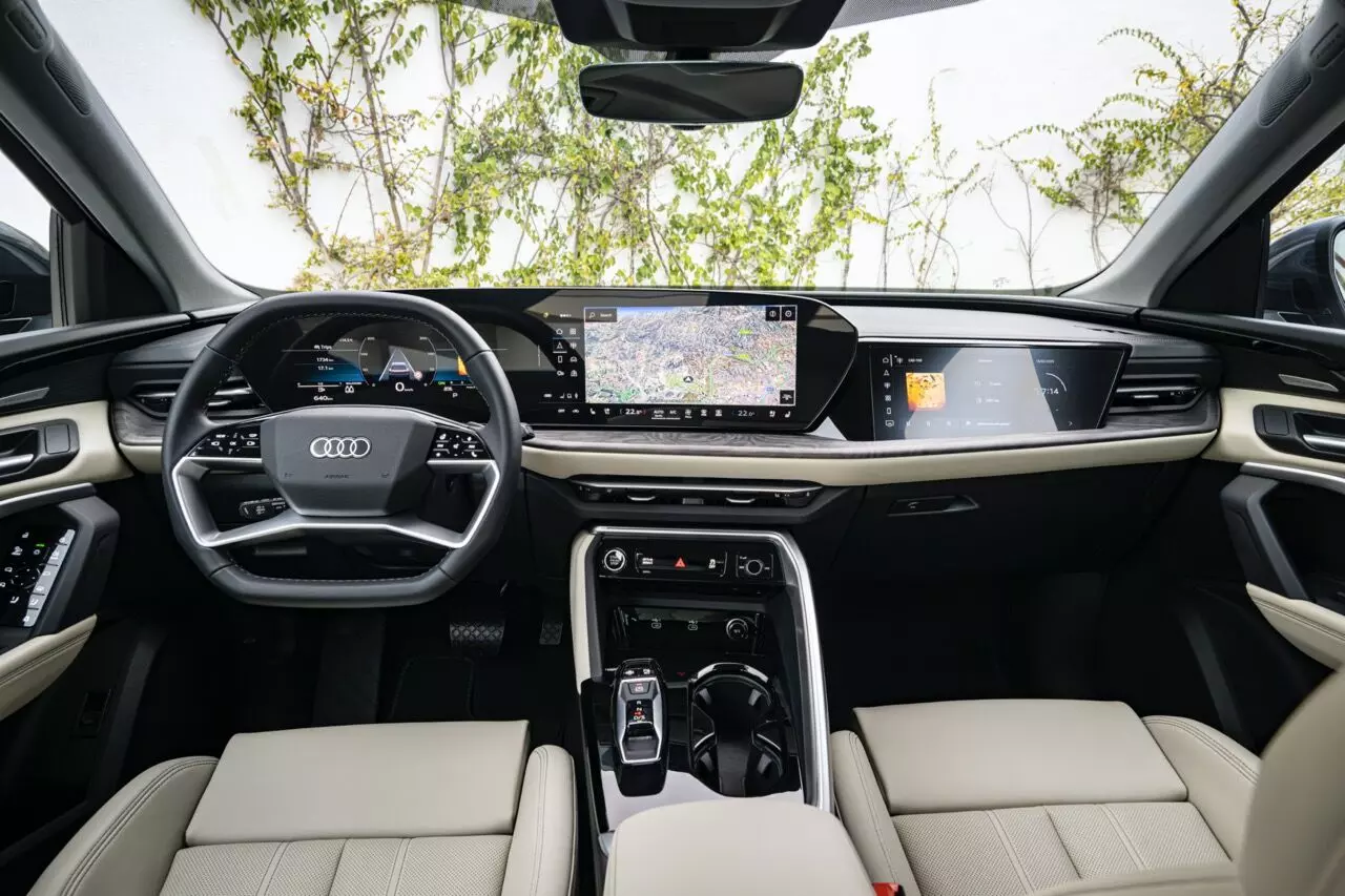 The interiors of the Q5 are a big update from the older model and are in line with the interiors seen on the new A6 e-tron and Q6 e-tron