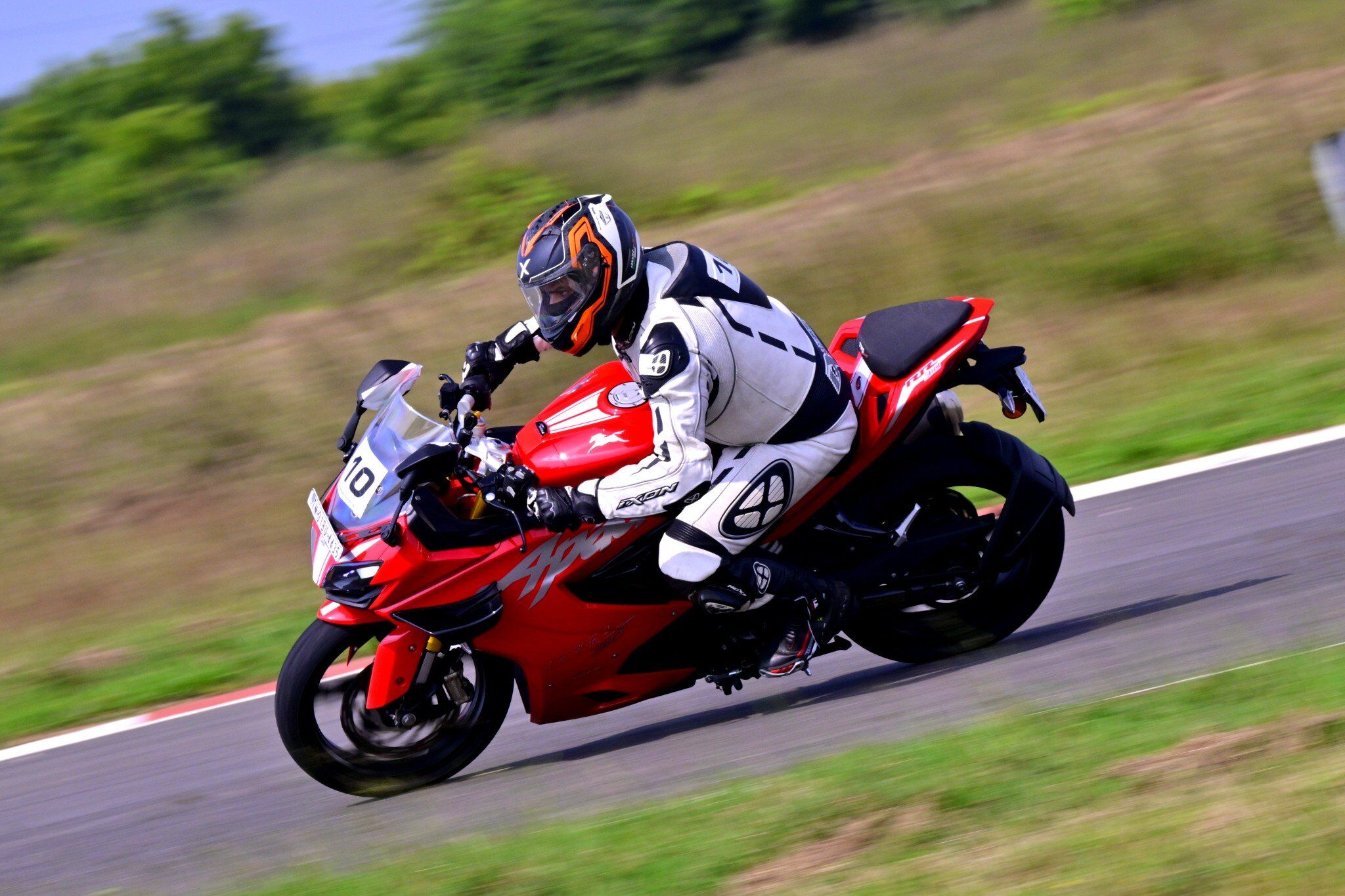 Move your ass while on the gas | Attending California Superbike School for the first time