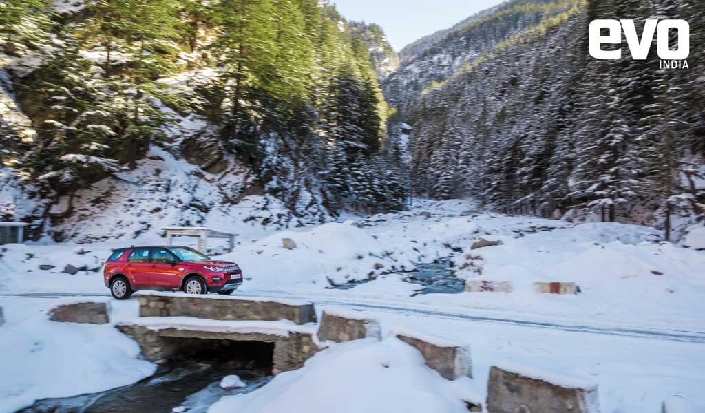 Land Rover Discovery Sport in season’s first snowfall near Nelong valley