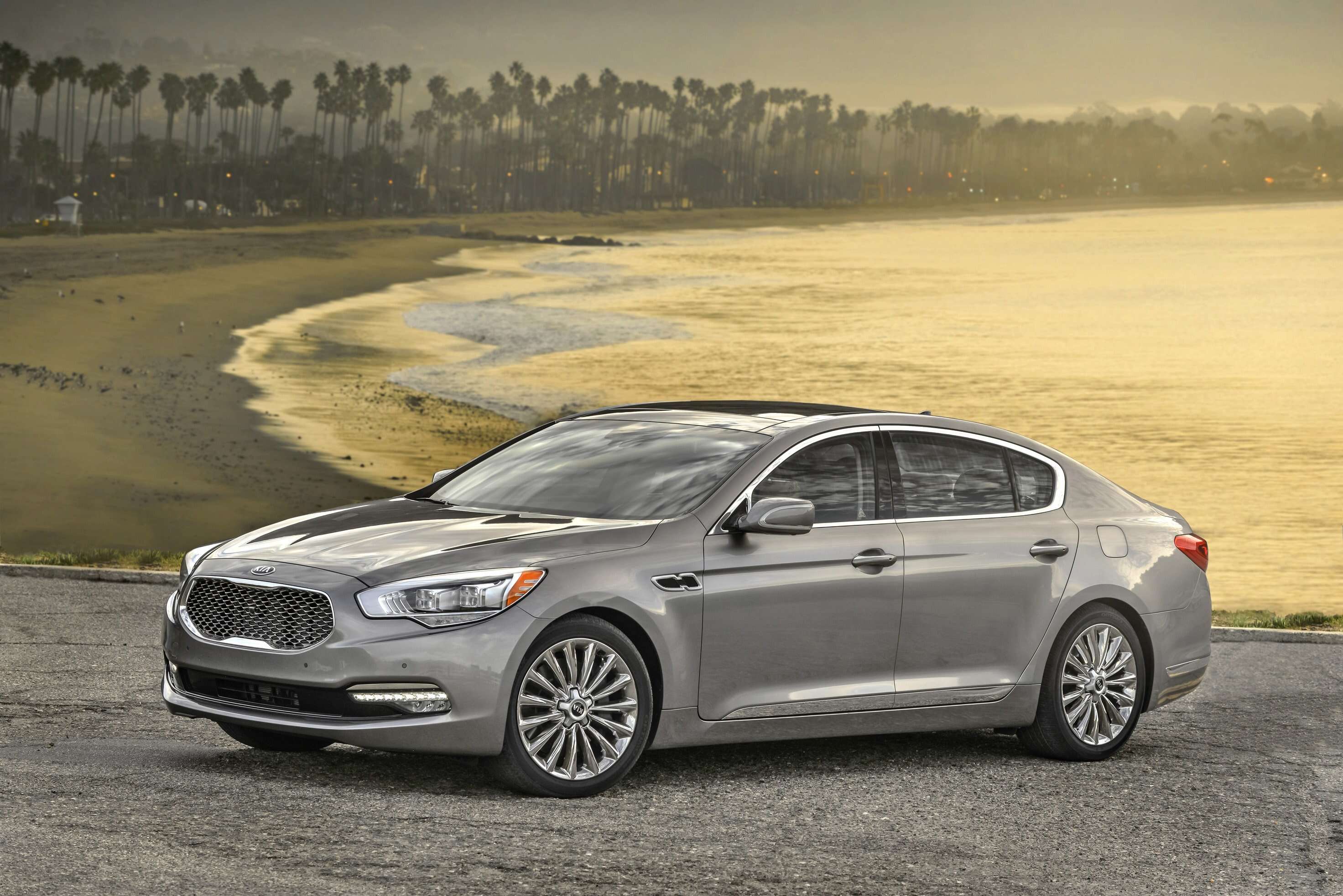 Kia Motors unveils its flagship luxury model, the K900, at the New York Auto Show