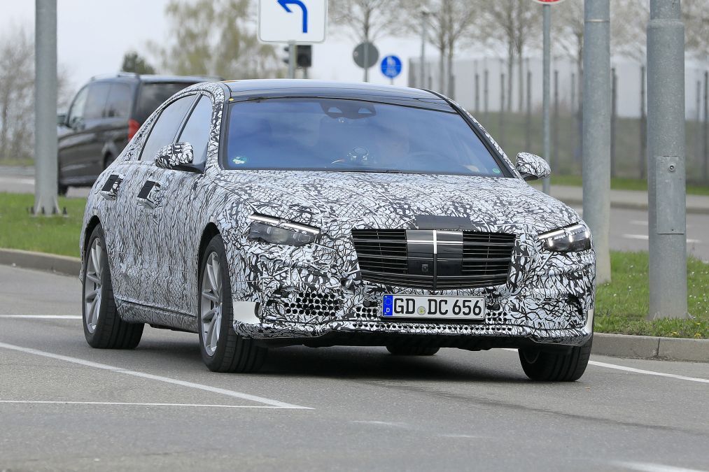 New Mercedes S-class spied – flagship saloon to foreshow Merc’s tech future