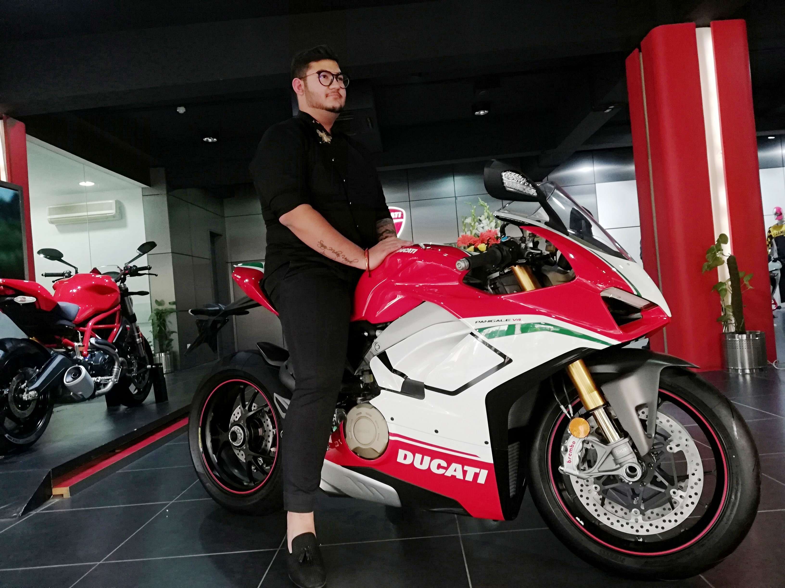 Ducati India delivers its first unit of Panigale V4 Speciale