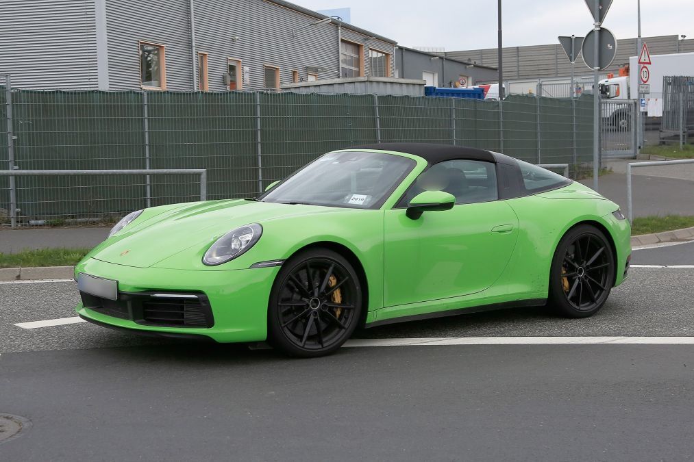 Porsche 911 Targa spied – 911’s third body style is back